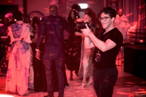 photographe-michel-raymond-et-modèle-grace-au-bal-afrikana-2025
