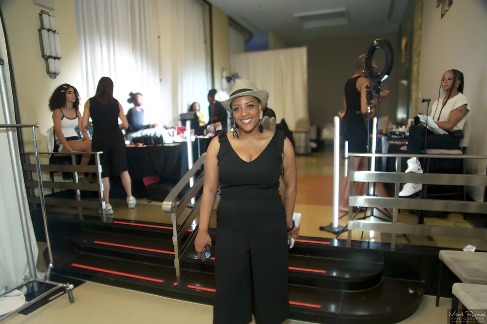 Lissa-sévigné-assitante-à-la-chef-maquilleuse-bal-afrikana