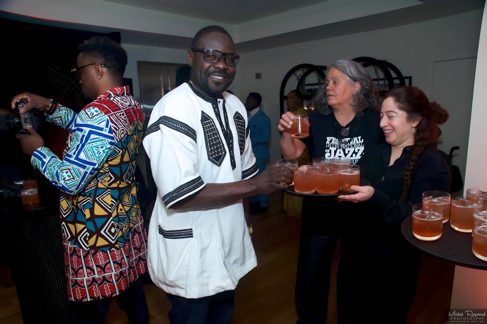 photographe-michel-raymond-et-modèle-grace-au-bal-afrikana-2025