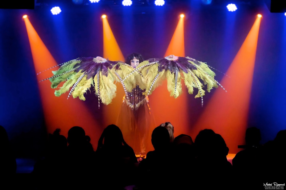 bea-lissima-burlesque-asian-festival
