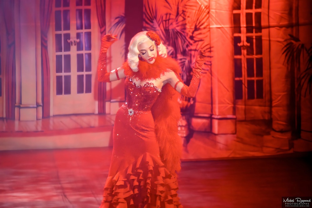Burlesque-elle-diamond-robe-rouge-montreal-burlesque-montreal