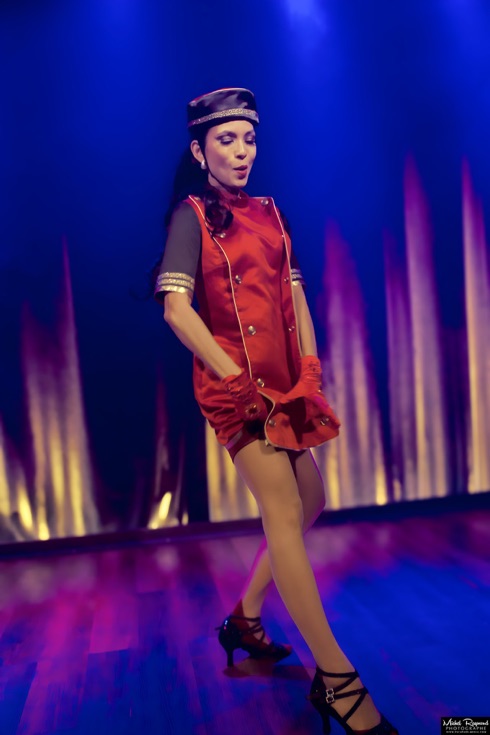 La-burlesque-fairy-fifi-presente-room-service