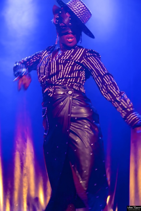 burlesque-Gata-Habbie