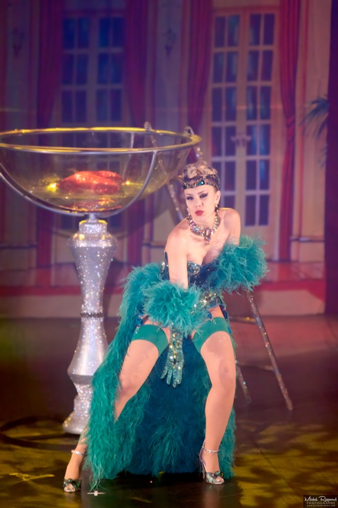 scarlett-James-burlesque