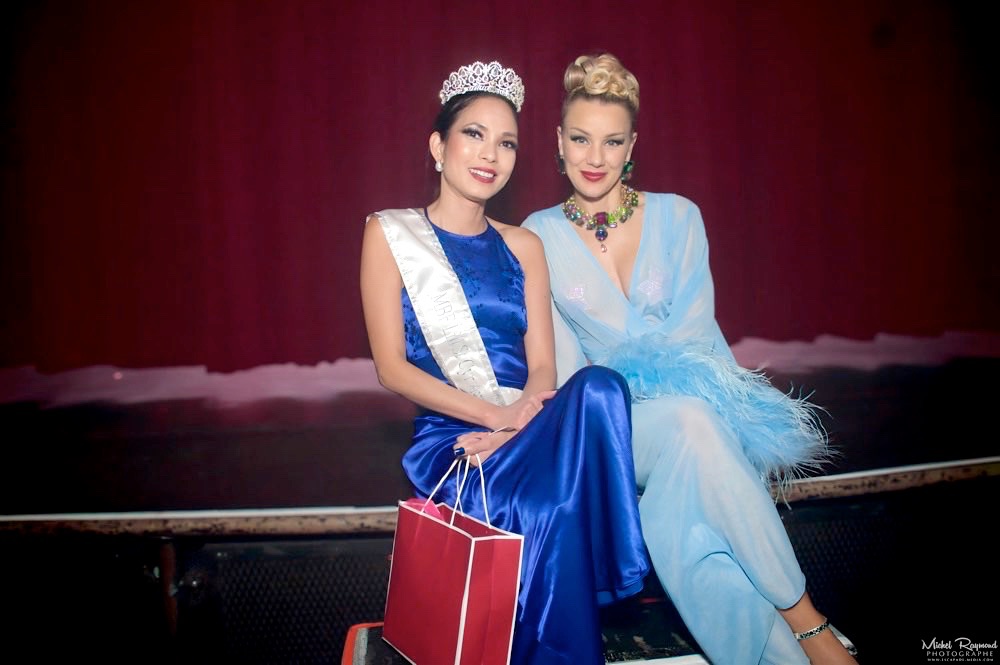 Fairy-Fifi-burlesque-et-Scarlett-James-Directrice-montreal-burlesque