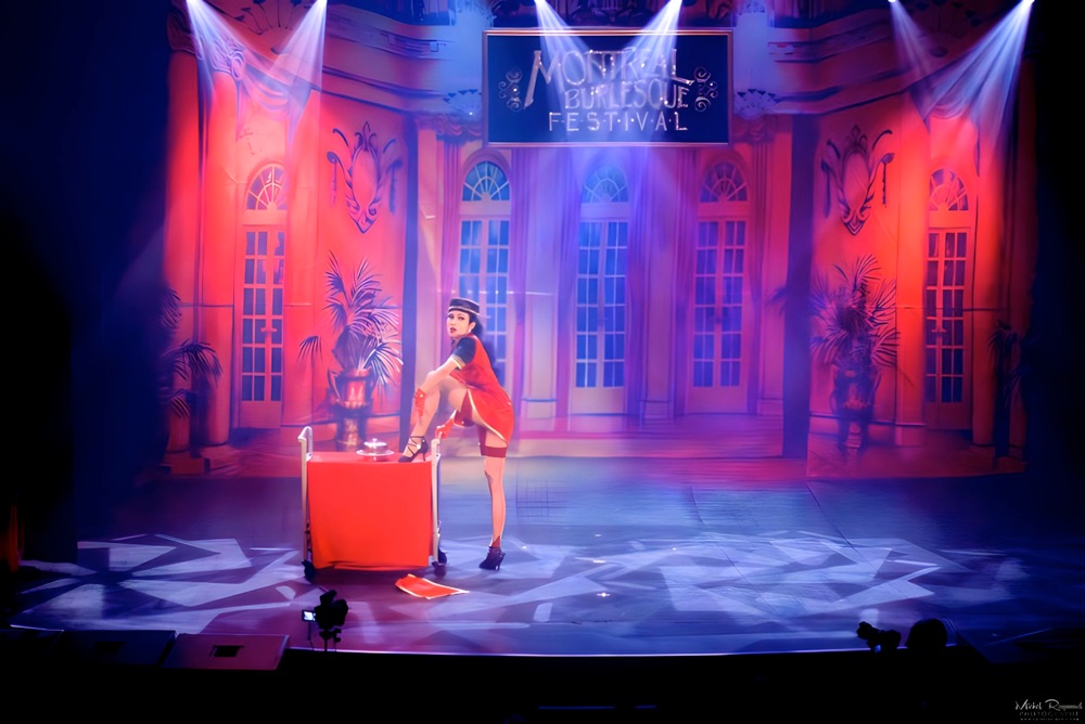 Fairy-fifi-pr&eacute;sente-room-service-au-mtl-burlesque-festival