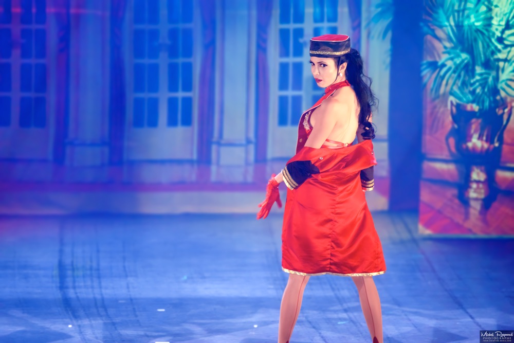 Fairy-Fifi-prend-par-surprise-le-public-au-Montreal-Burlesque-Festival