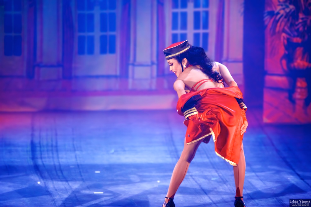 La-burlesque-Fairy-Fifi-presente-son-spectacle-Room-Servise-au Montreal-Burlesque-Festival-au-Club-Soda