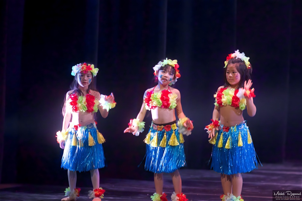 Petites-danseuses-tahitienne