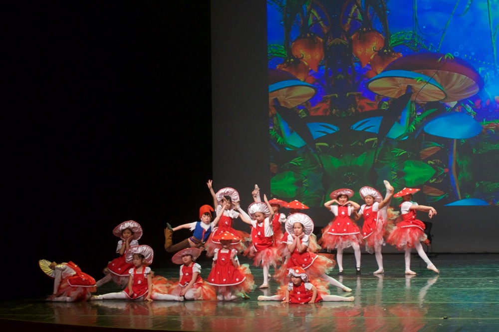 spectacle-enfants-chinois-au-gala-nouvel-an-chinois-a-la-salle-pierre-mercure