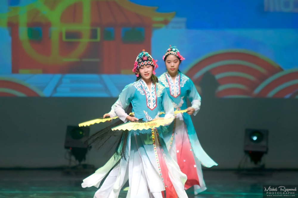 Danseuse-ethnie-chinoise