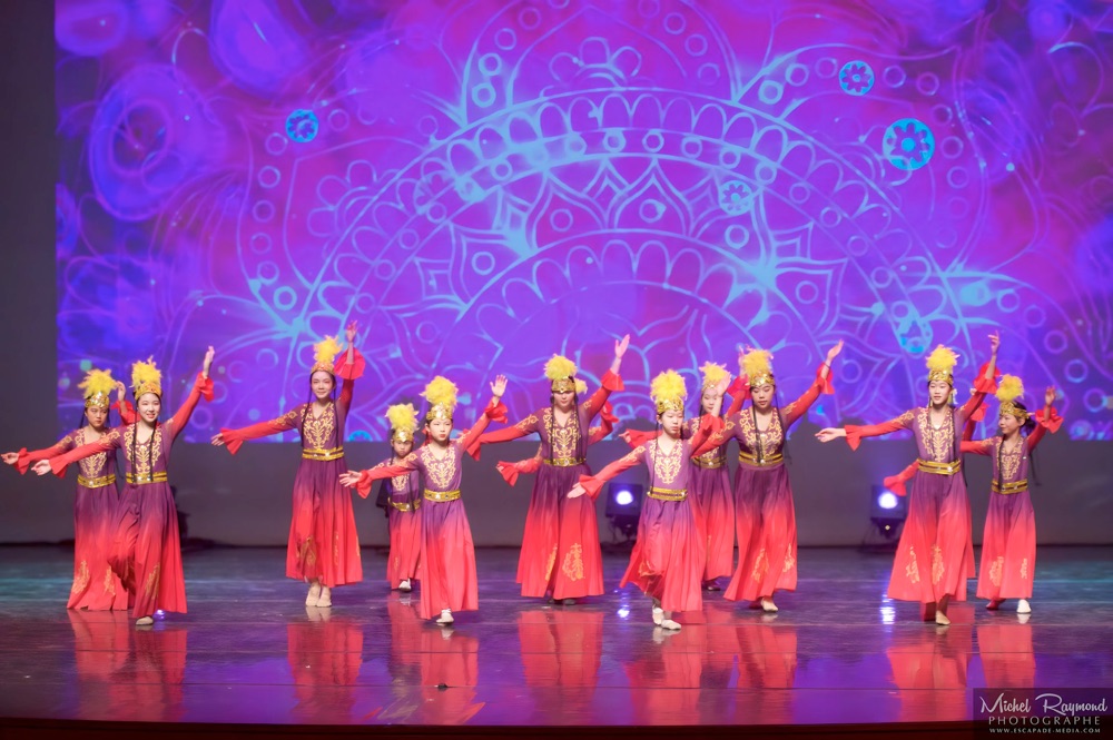 Groupe-danse-ethnie-chinois