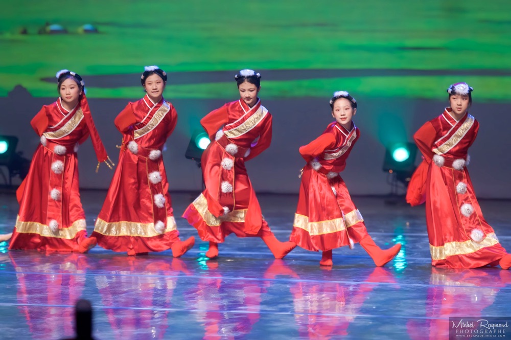 danseuse-avec-robe-rouge-chinoises
