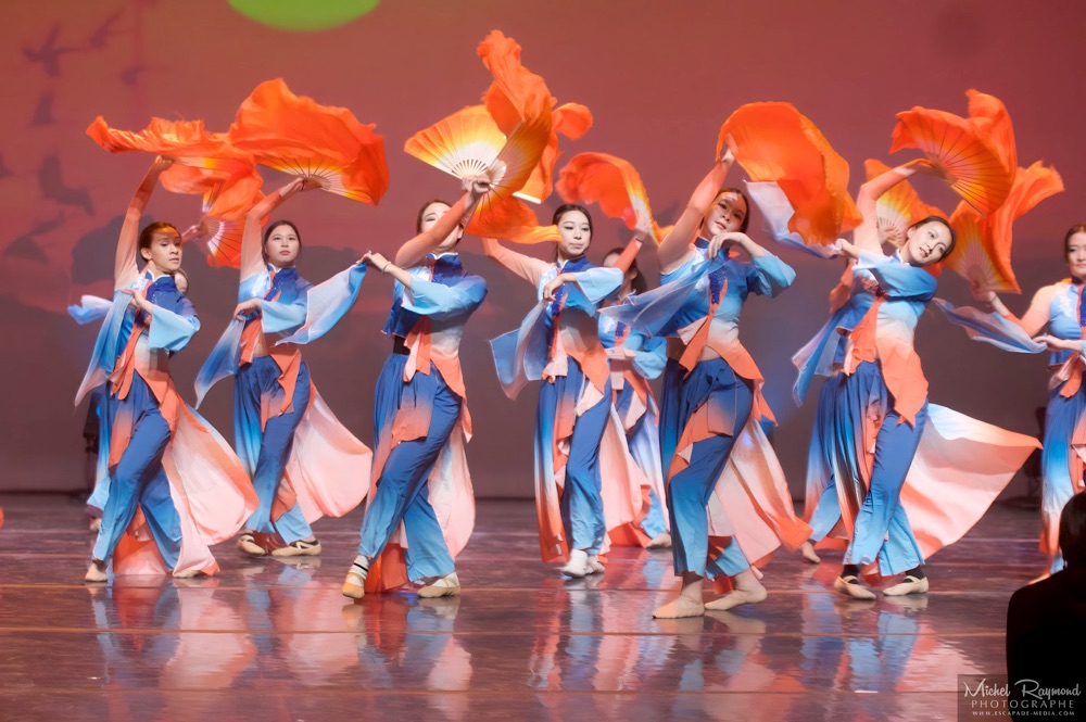 Groupes-de-plusieurs-danseuses-chinoises