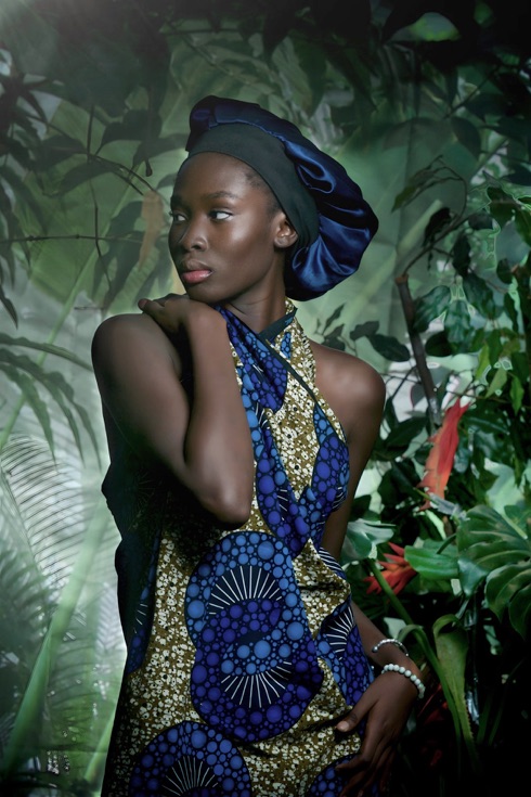 Modèle-Grace-Kaboré-dans-une-thématique-tropical
