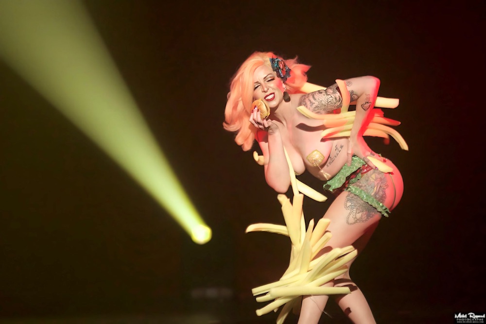 Elle-diabloe-imp&eacute;rial-burlesque-canada-2025