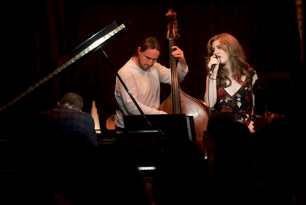 Kayla-Summer-avec-musiciens-jazz