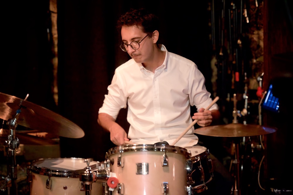 Batteur-jazz-au-aupstairs-jazz-bar-de-montreal