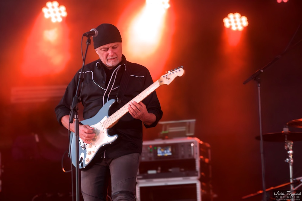 loveu2-the-edge-personalise