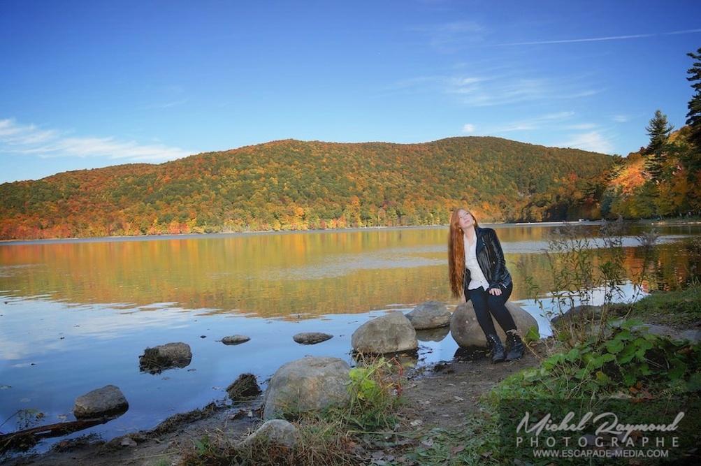 Shooting femme rousse au lac hertel