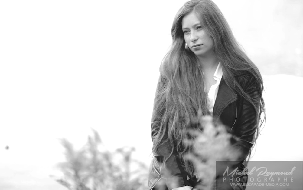 jolie femme cheveux long saint hilaire