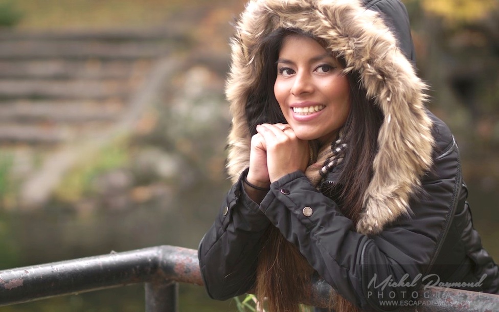 belle femme latino au parc Jean Drapeau