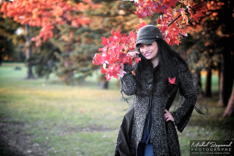 sourire coquine d'une femme latino