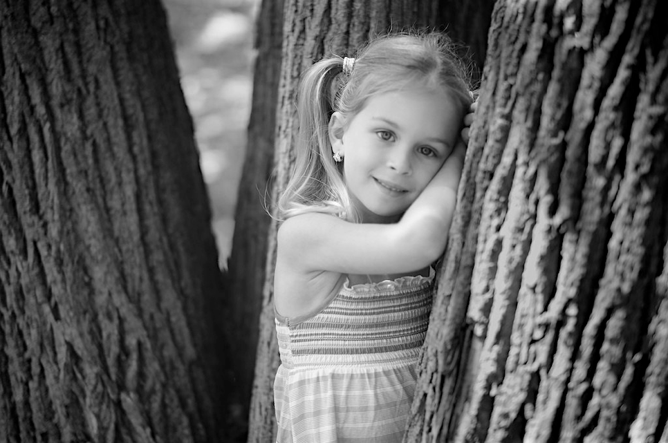 la jolie latica enfant en s&eacute;ance photo a Saint-Jean-sur-Richelieu
