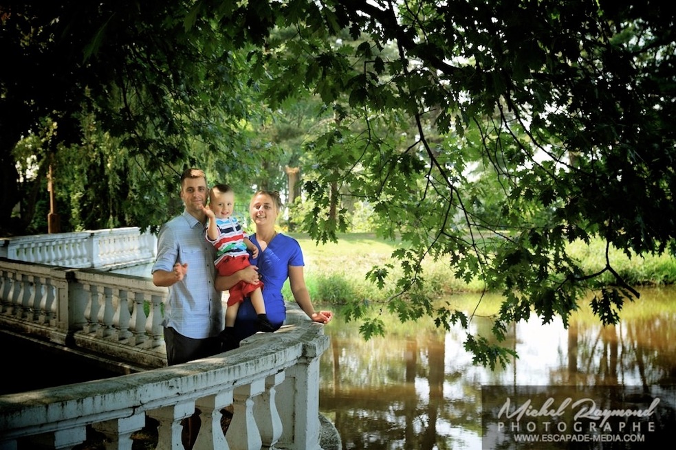 photo de famille au bord du lac à trois rivières