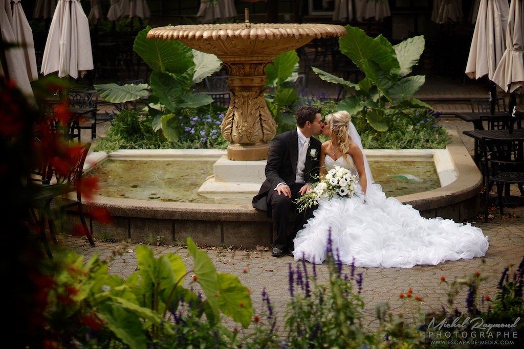 photo-mariage-près-fontaine-jardin-botanique