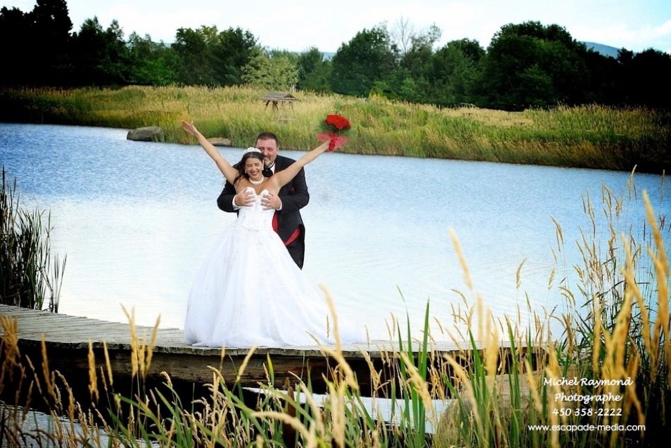 photo-de-mariage-drole-au-bord-du-lac