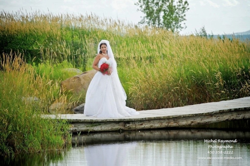 la mariée Jinny près du lac