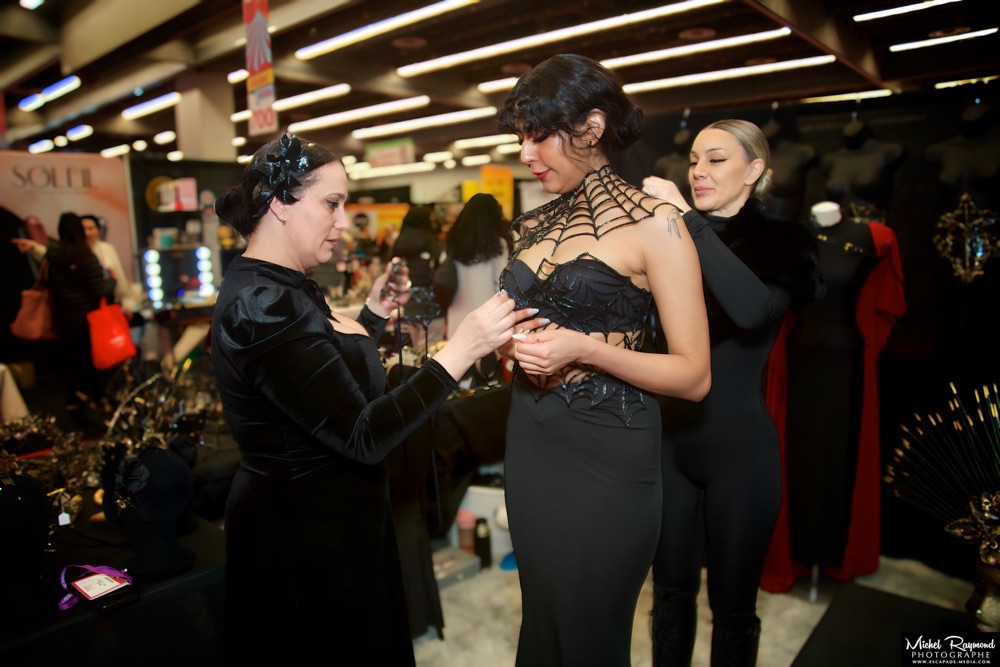 Pr&eacute;paration-d&eacute;fil&eacute;-de-la-boutique--la-corneille