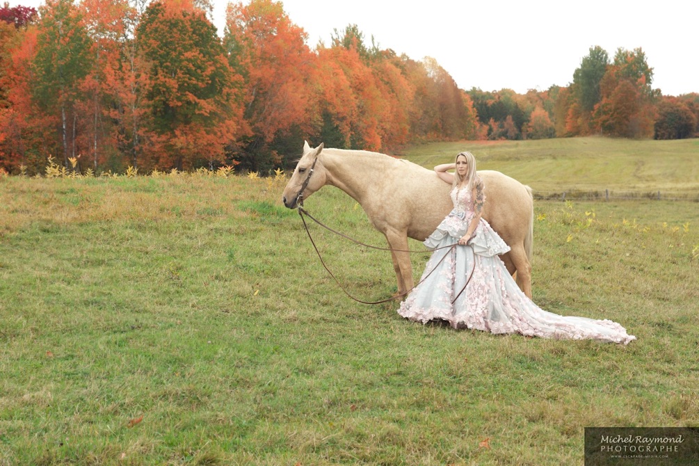 cheval-avec-annick-st-amour-photographe-et-robe-de-mariée